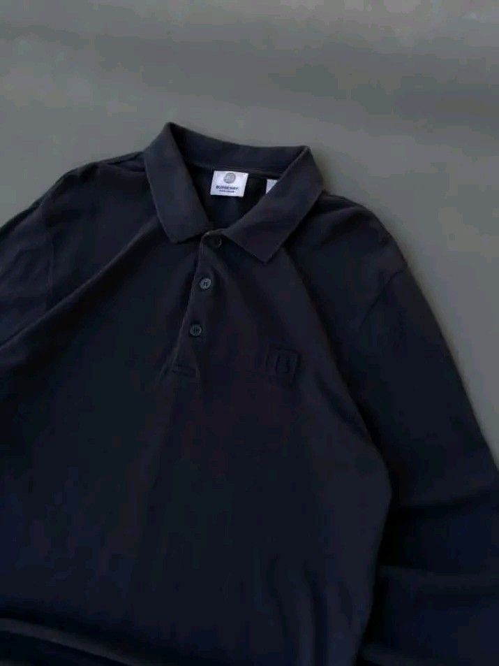burberry longsleeve (Category: Activewear) located in Manila. Submitted by gllysv (Listing ID 1468314529, Image 2). Description: .