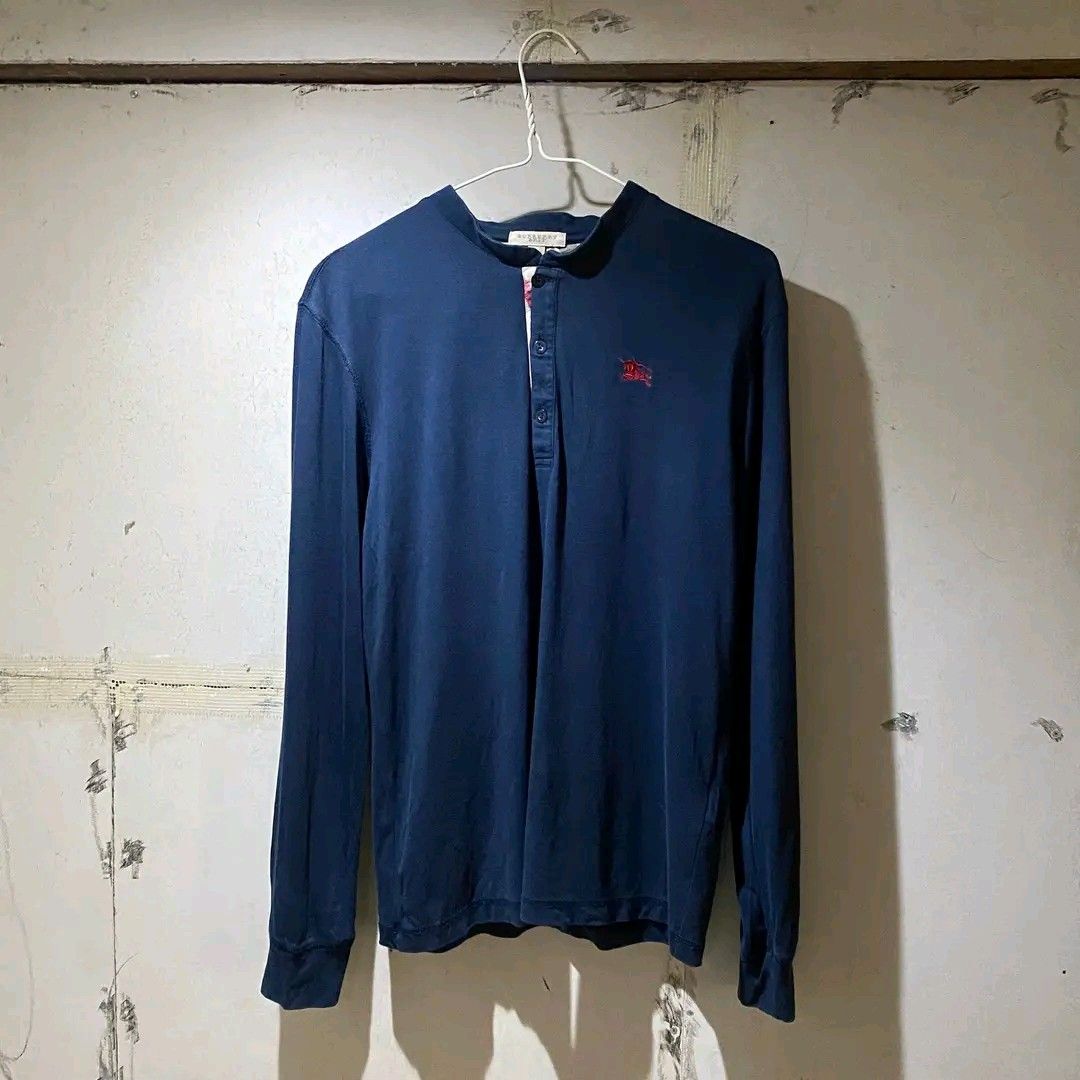 Burberry Longsleeve (Category: Longsleeves) located in Manila. Submitted by bidgeyow20688 (Listing ID 1468344995, Image 1). Description: unisex good condition no issue 19x27.