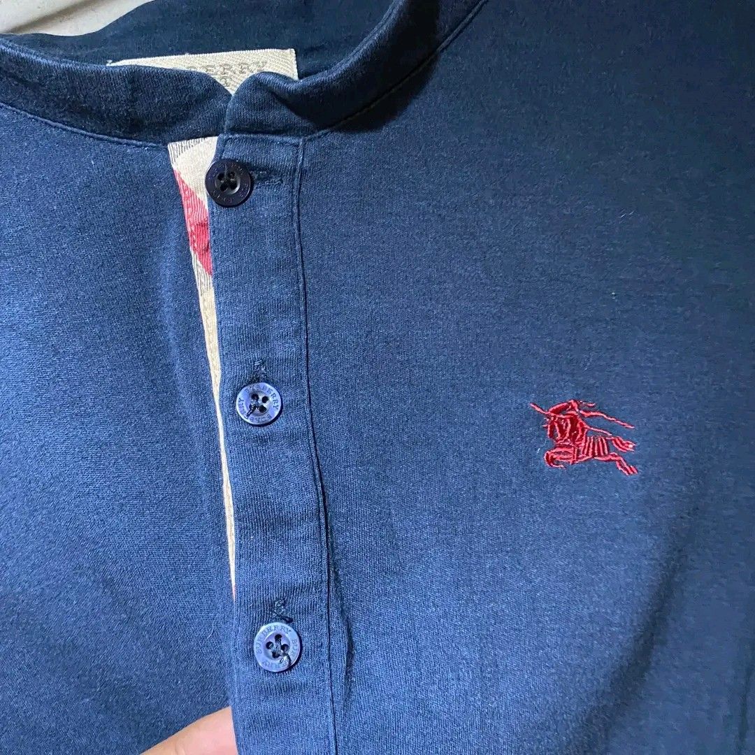 Burberry Longsleeve (Category: Longsleeves) located in Manila. Submitted by bidgeyow20688 (Listing ID 1468344995, Image 2). Description: unisex good condition no issue 19x27.