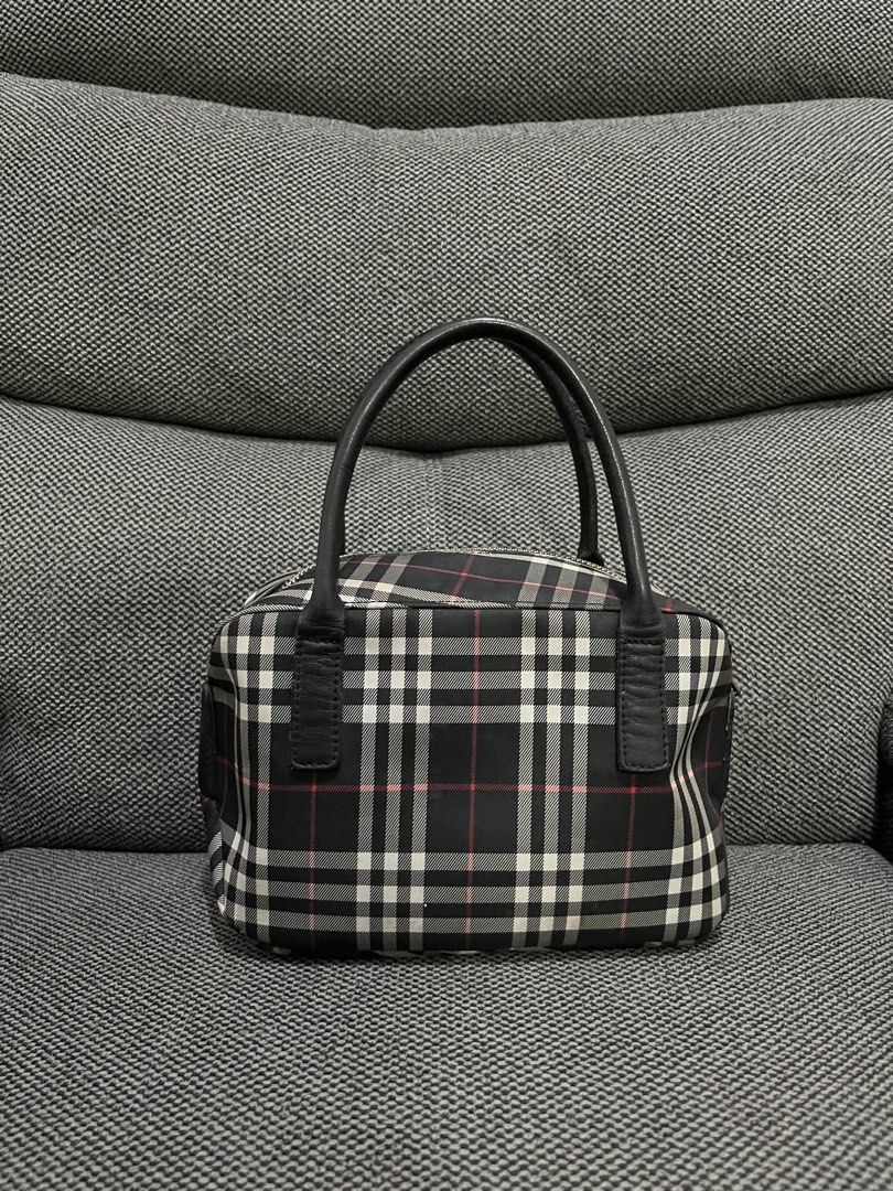 Burberry Plaid Hand Bag (Category: Purses & Pouches) located in Baguio. Submitted by whatthestore (Listing ID 1468460368, Image 2). Description: .
