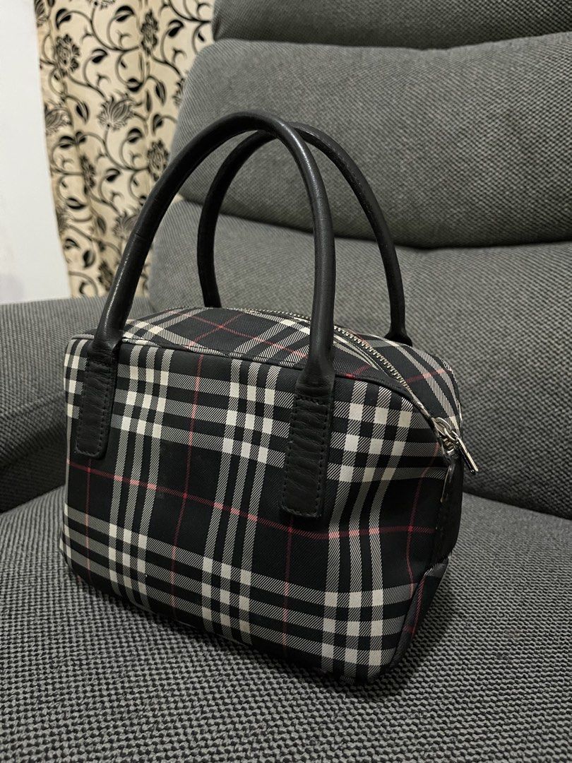 Burberry Plaid Hand Bag (Category: Purses & Pouches) located in Baguio. Submitted by whatthestore (Listing ID 1468460368, Image 1). Description: .