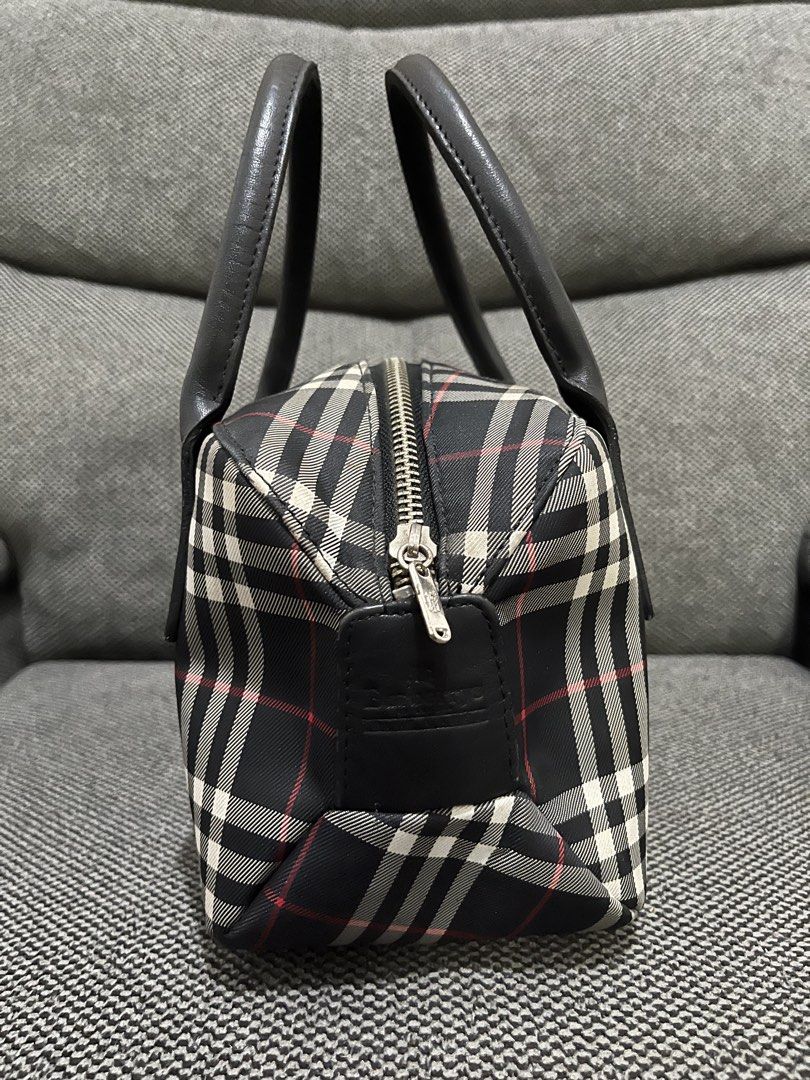 Burberry Plaid Hand Bag (Category: Purses & Pouches) located in Baguio. Submitted by whatthestore (Listing ID 1468460368, Image 3). Description: .