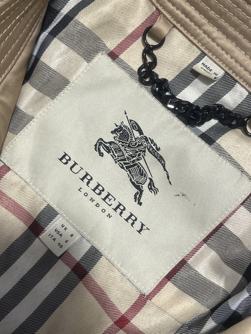 BURBERRY TRENCH COAT (Category: Luxury Apparel) located in Mabalacat. Submitted by bizzybones (Listing ID 1468397809, Image 3). Description: Medium Large Womens Authentic/Legit No issue Very Good Condition Mop gcash courier jnt .