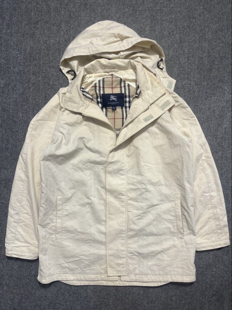 BURBERRY TRENCH JACKET (Category: Luxury Apparel) located in Mabalacat. Submitted by bizzybones (Listing ID 1468396567, Image 1). Description: Large Authentic/Legit No issue Very Good Condition Mop gcash courier jnt.