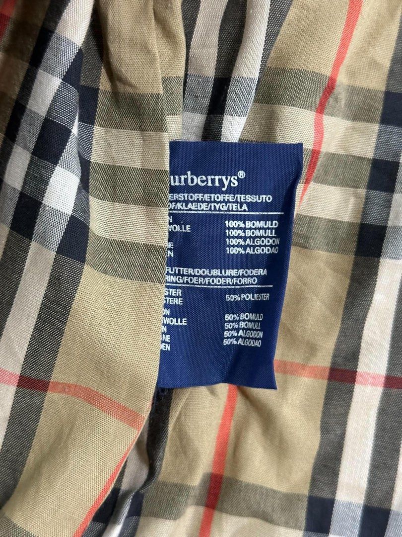 Burberry vintage Harrington (Category: Coats, Jackets and Outerwear) located in Legazpi City. Submitted by dimas_loot (Listing ID 1468469562, Image 3). Description: Vintage Burberry Harrington Large Used .