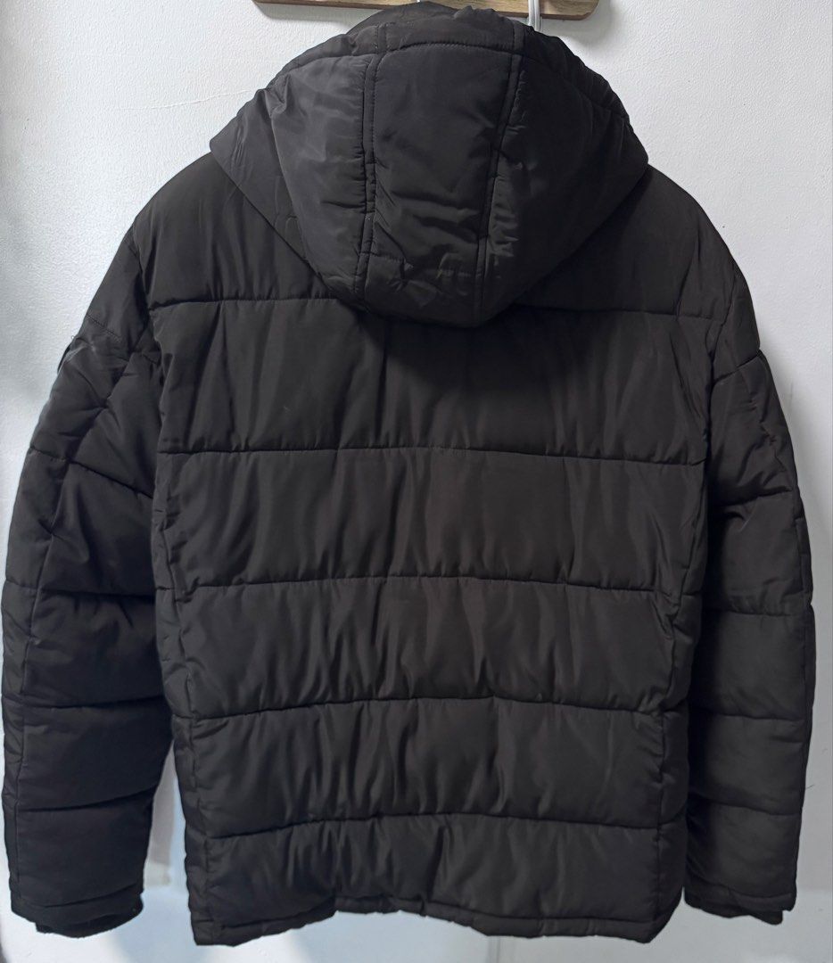 Calvin Klein Black Puffer Jacket with Hood (Category: Coats, Jackets and Outerwear) located in La Trinidad. Submitted by toronnie22 (Listing ID 1468329982, Image 3). Description: Calvin Klein down jacket (puffer) In very good condition NO ISSUE NO ISSUE SIZE ON TAG: Medium men’s COLOR : black COLOR RATE :10/10 DIMENSIONS IN INCHES : L70 W26 1899 plus shipping fee Baguio location Open for video call for legitimacy purposes Ship via j&t - Brand: Ca