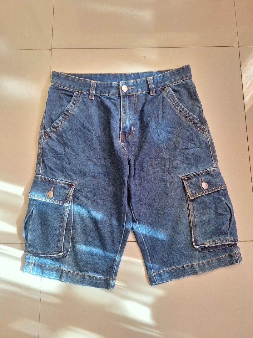 Calvin Klein Cargo Jorts (Category: Shorts) located in Cebu City. Submitted by authentica.28 (Listing ID 1468289652, Image 3). Description: CK cargo jorts (OFF) 34w/24L/10H ₱349 only Need wash Maganda sa personal.