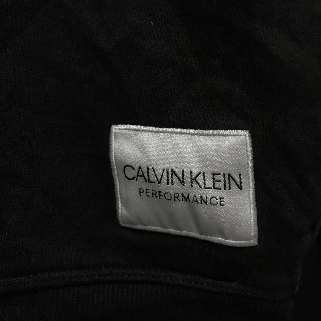 CALVIN KLEIN PERFORMANCE Crop Top Sweater (Category: Coats, Jackets and Outerwear) located in Cavite. Submitted by tanya.valentin (Listing ID 1468387139, Image 3). Description: - 23x18.