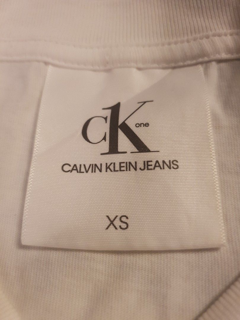Calvin klein tshirt (Category: Shirts) located in San Fernando. Submitted by retro.district. (Listing ID 1468469570, Image 3). Description: - Calvin klein women's tshirt - Size: XS - Condition: Excellent - No issue.