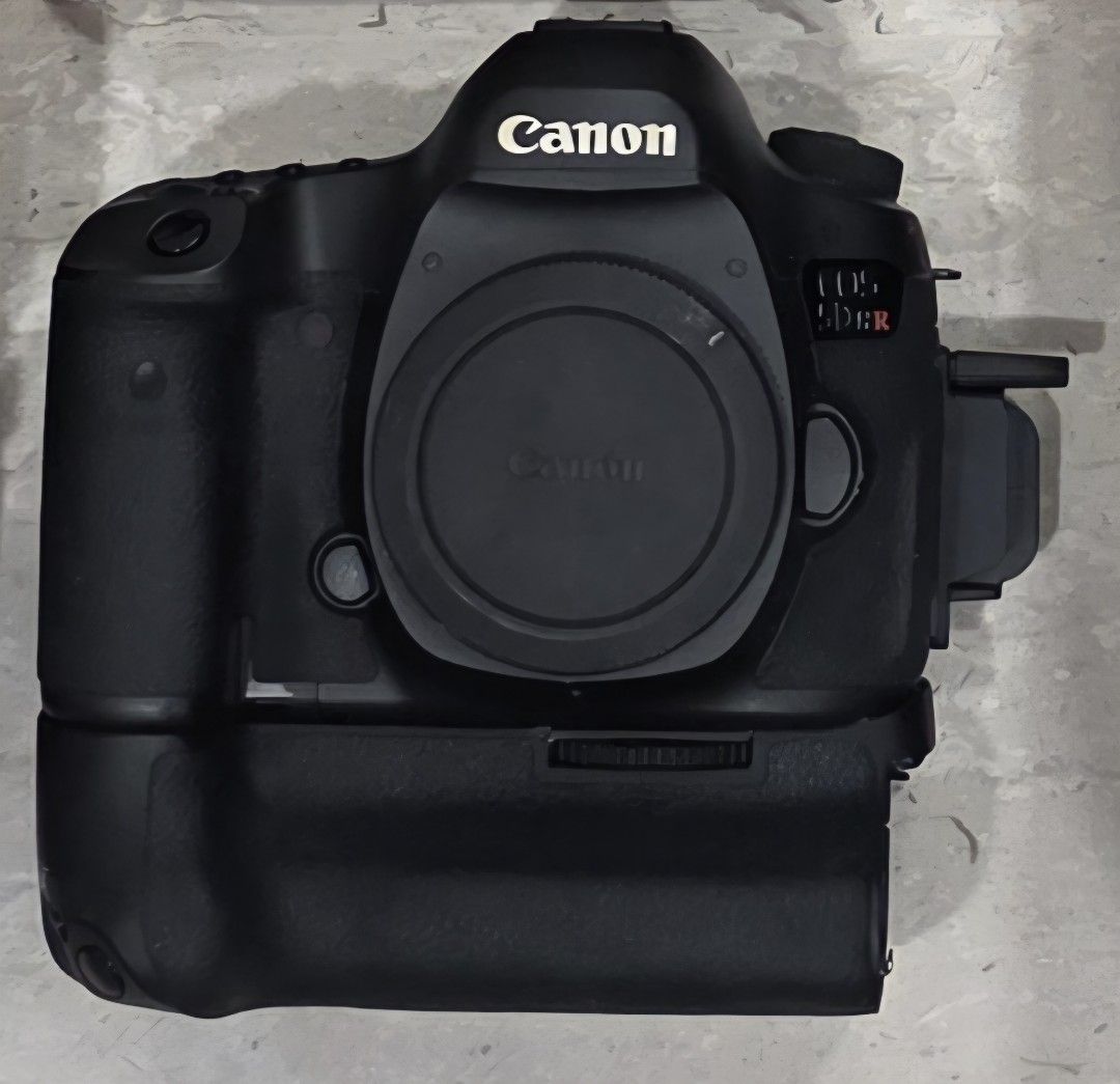 Camera set (Category: Cameras) located in Singapore. Submitted by seanxie (Listing ID 1468287033, Image 5). Description: - Canon 5DsR body with battery grip - Canon 24-70mm lens usm 1 f2.8 - Canon 70-200mm lens usm 1 f2.8 - Canon 50mm pancake lens f2.8 - 4 batteries and charger - 2 SD cards - Think Tank camera roller and bagpack - Wacom Drawing tablet, cables included - Selling as a complete bundle only - All in great working condition.
