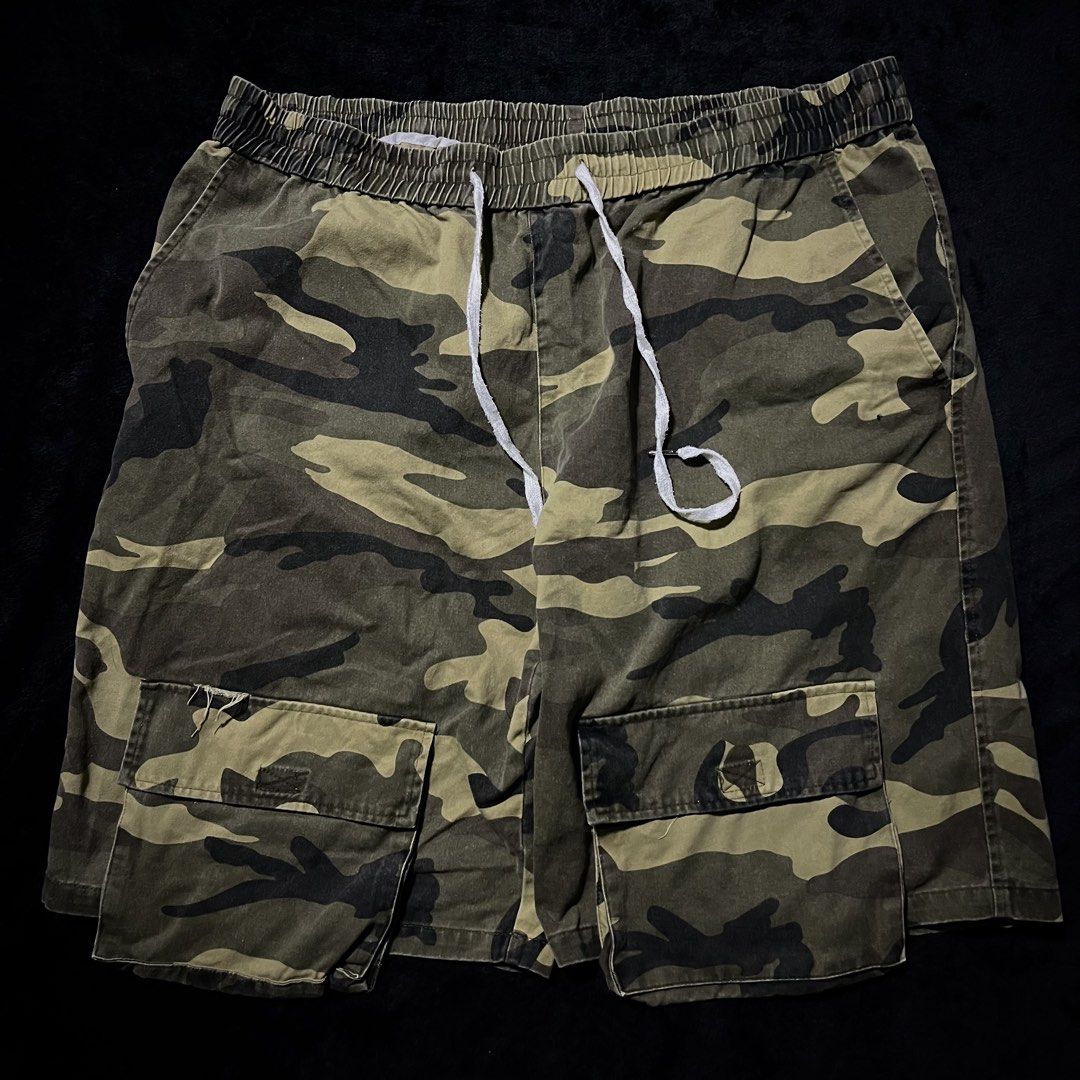 CAMOUFLAGE MASSIVE LACED CARGO JORTS (Category: Shorts) located in Orani. Submitted by pulverize_tht_ho3 (Listing ID 1468310843, Image 2). Description: dimes: freex24x14 condition: 10/10 flaw/s: none check slides for the details.