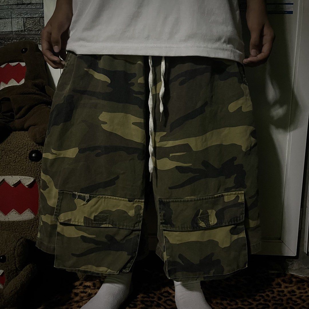 CAMOUFLAGE MASSIVE LACED CARGO JORTS (Category: Shorts) located in Orani. Submitted by pulverize_tht_ho3 (Listing ID 1468310843, Image 1). Description: dimes: freex24x14 condition: 10/10 flaw/s: none check slides for the details.