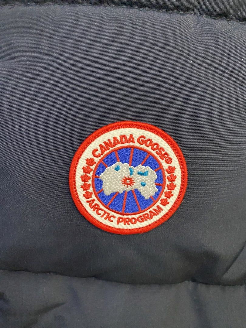 CANADA GOOSE VEST (Category: Vests) located in Baguio. Submitted by lairdegawd_06 (Listing ID 1468462957, Image 3). Description: Dimes-24x29 Excellent condition 10/10 color rate No flaw Complete tags Check photos for more details.