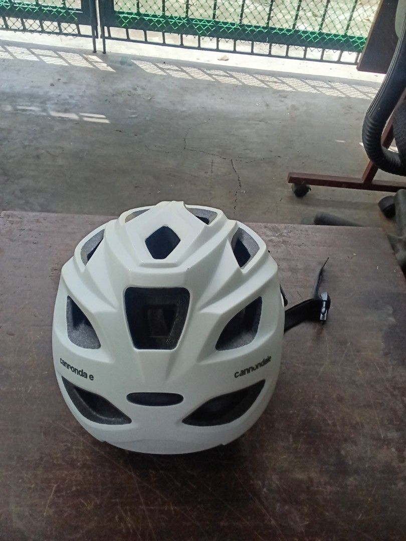 Cannondale Helmet (Category: Bicycles) located in Quezon City. Submitted by fairviewstrides (Listing ID 1468302574, Image 3). Description: Cannondale helmet price 1200 size Medium Large 55 to 60 cm no issue fairview loc.