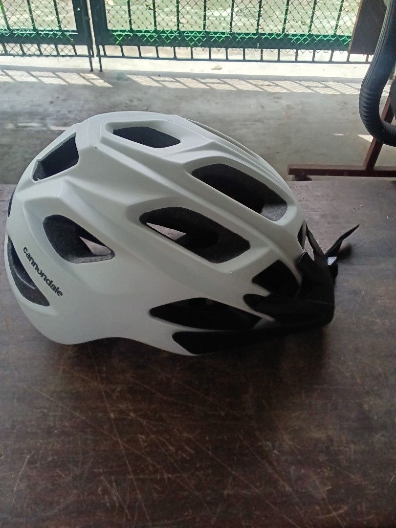 Cannondale Helmet (Category: Bicycles) located in Quezon City. Submitted by fairviewstrides (Listing ID 1468302574, Image 2). Description: Cannondale helmet price 1200 size Medium Large 55 to 60 cm no issue fairview loc.