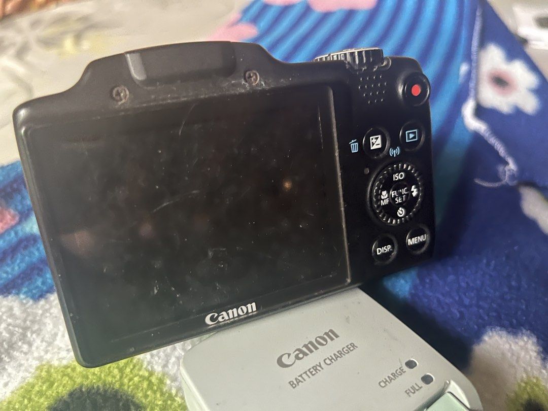 Canon PowerShot SX510 HS Digital Camera Bundle (Category: Cameras) located in Caloocan City. Submitted by r4yyyy (Listing ID 1468447846, Image 2). Description: - 30x optical zoom lens for distant subjects - Includes original battery pack and battery charger - Comes with a black camera pouch ‼️LENS DEFECT‼️ - images has a black circle border and unfocused when zooming in.