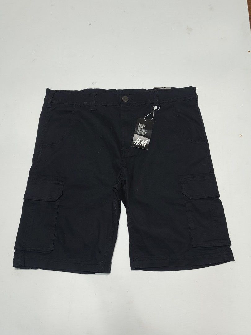 CARGO SHORT H&M Black (Category: Shorts) located in Tumauini. Submitted by znernatpiece (Listing ID 1468424543, Image 1). Description: CARGO SHORT H&M BLACK BRANDNEW CUT TAG ONLY ACTUAL DIMENSIONS ON PICTURES +SF.