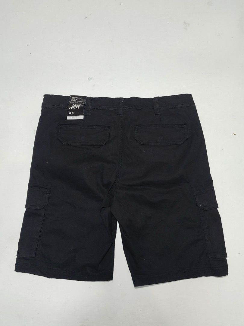 CARGO SHORT H&M Black (Category: Shorts) located in Tumauini. Submitted by znernatpiece (Listing ID 1468424543, Image 2). Description: CARGO SHORT H&M BLACK BRANDNEW CUT TAG ONLY ACTUAL DIMENSIONS ON PICTURES +SF.