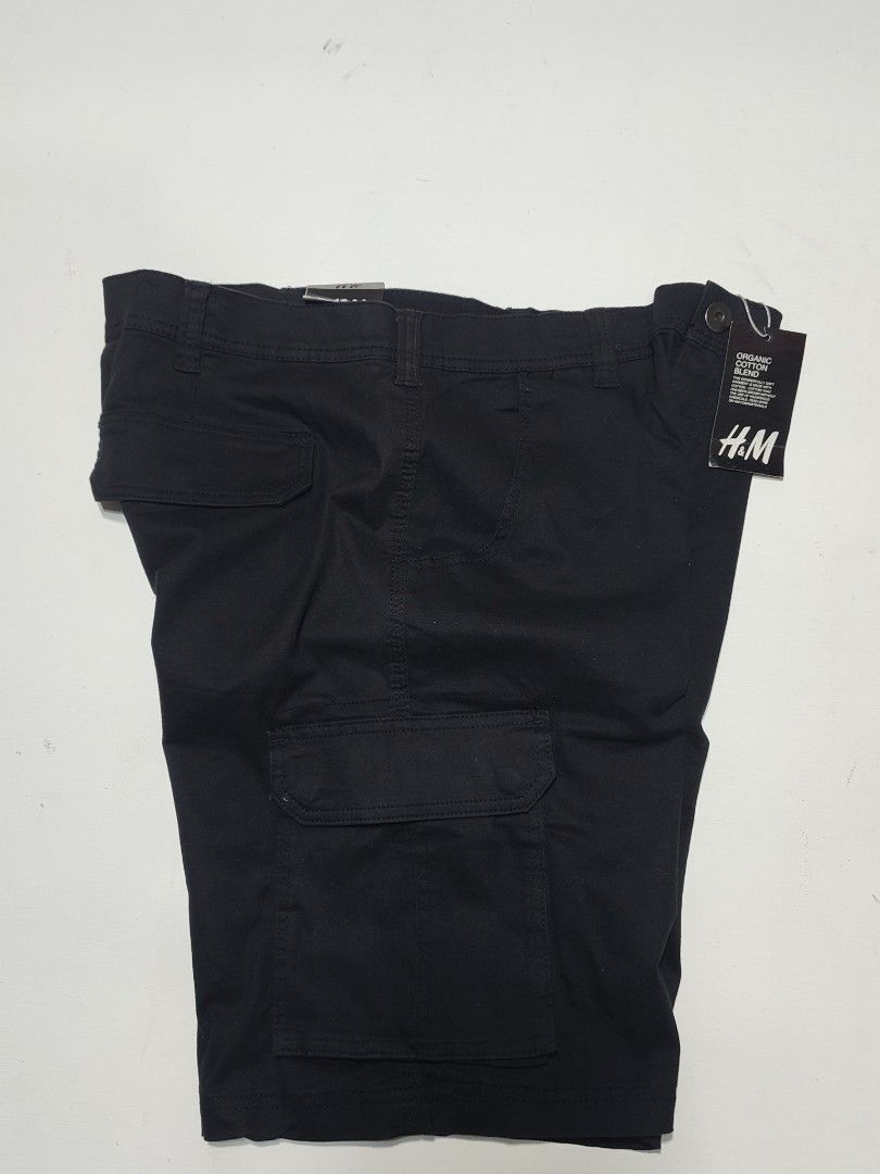 CARGO SHORT H&M Black (Category: Shorts) located in Tumauini. Submitted by znernatpiece (Listing ID 1468424543, Image 3). Description: CARGO SHORT H&M BLACK BRANDNEW CUT TAG ONLY ACTUAL DIMENSIONS ON PICTURES +SF.