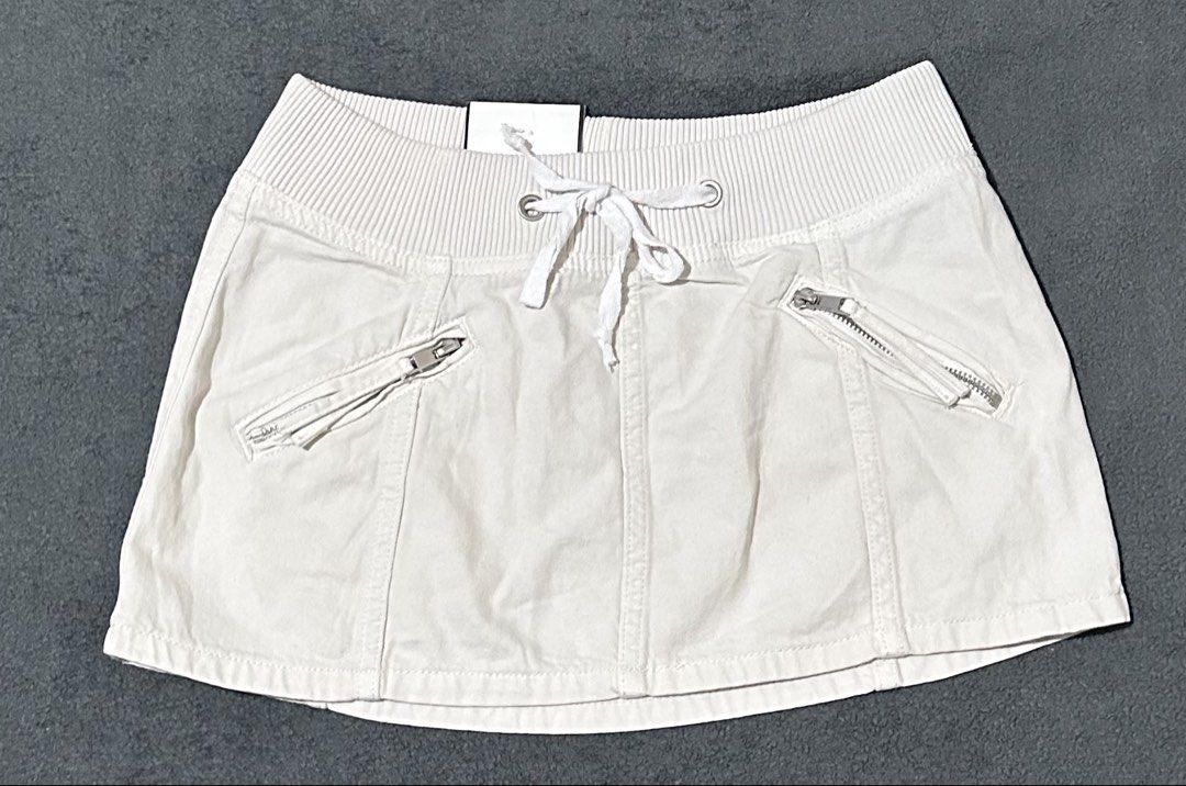 Cargo Skirt (Category: Skirts) located in Cabanatuan. Submitted by fitsby.el (Listing ID 1468423881, Image 1). Description: 26-29.