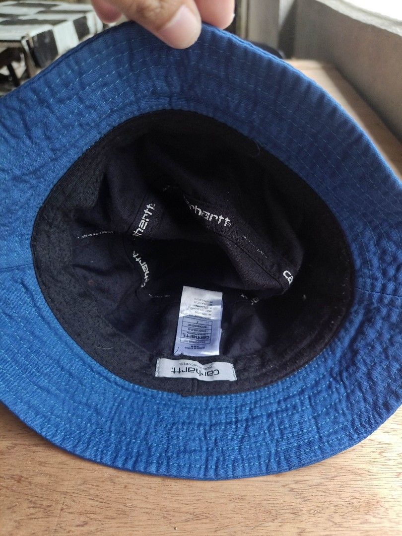 Carhartt Bucket hat (Category: Caps & Hats) located in La Carlota. Submitted by leamart25 (Listing ID 1468445808, Image 2). Description: Carhartt Bucket hat (F size) minimal stain issue Good condition.