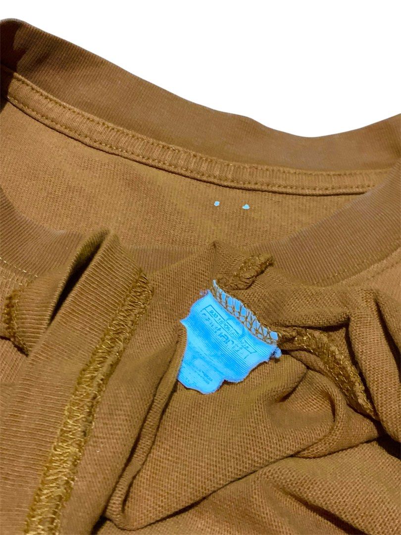 Carhartt Pocket (Category: Tshirts & Polo Shirts ) located in Manila. Submitted by lyf_7hrift (Listing ID 1468373914, Image 3). Description: Carhartt Pocket Shirt P450 26L 21.5W Dimes 9/10 Color Rate Excellent Condition.
