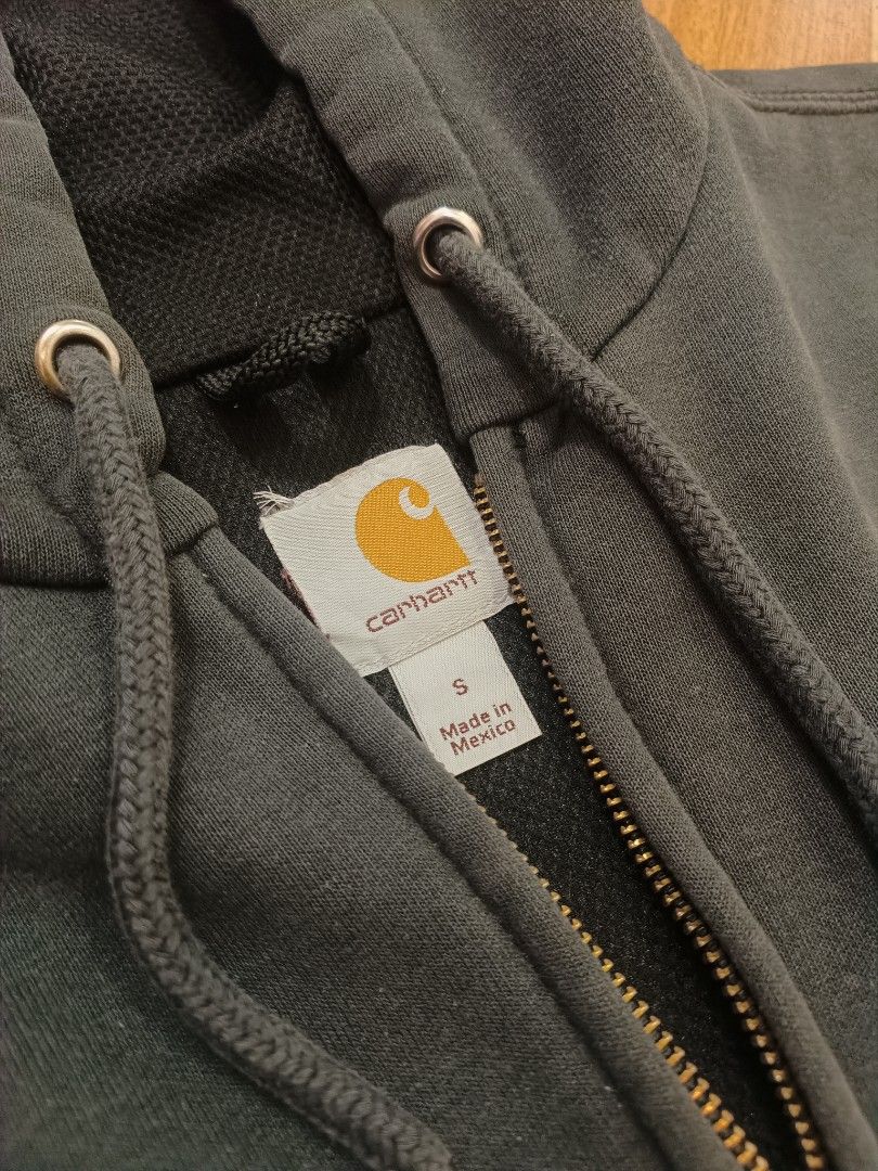 AUTHENTIC 💯 Carhartt Rain Defender Full Zip Size S (Category: Coats, Jackets and Outerwear) located in Manila. Submitted by juancho.ac (Listing ID 1468464941, Image 2). Description: Carhartt Rain Defender Zip Authentic 💯 Size Small Money Dimes: 22.5-27.5 Color Rate: 9.9/10 Excellent Condition No Hidden Issues Need Wash.