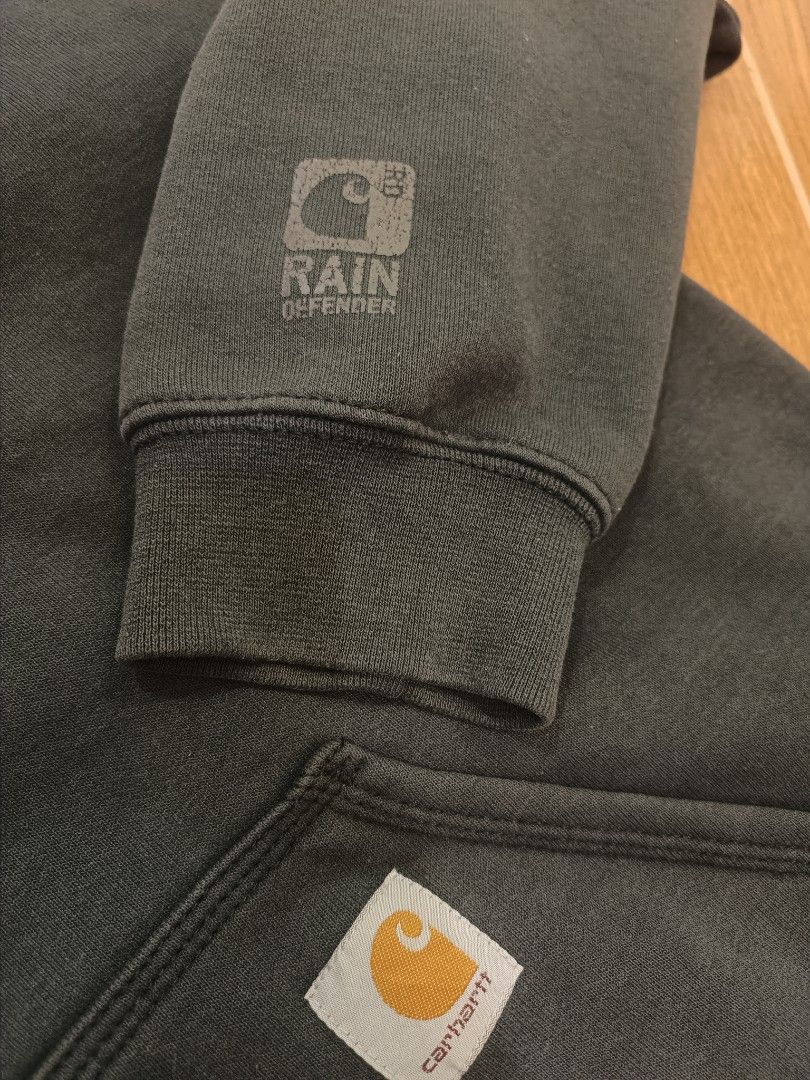 AUTHENTIC 💯 Carhartt Rain Defender Full Zip Size S (Category: Coats, Jackets and Outerwear) located in Manila. Submitted by juancho.ac (Listing ID 1468464941, Image 3). Description: Carhartt Rain Defender Zip Authentic 💯 Size Small Money Dimes: 22.5-27.5 Color Rate: 9.9/10 Excellent Condition No Hidden Issues Need Wash.