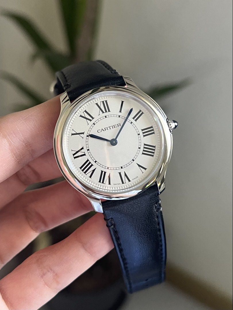 Cartier Ronde Must 36mm Full set (Category: Luxury Watches) located in Baliuag. Submitted by watchgalleriaphl (Listing ID 1468308113, Image 1). Description: Ronde Must Ref: WSRN0031 36mm High Autonomy Quartz movement Dated March 2023 International Limited Warranty until 2031 Used - in Very Good condition Complete/Full Set (Double box and card) Php 175,000 only Cash / Bank transfer / Card (+5%) Meet ups in Metro Manila, Bulacan, and Pampanga.