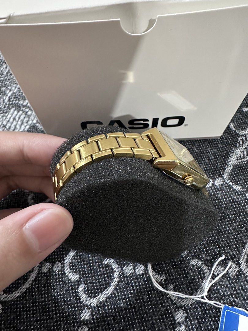 Casio LTP-V007G-9BUDF Gold Watch (Category: Luxury Watches) located in Las Pinas. Submitted by soal09 (Listing ID 1468347147, Image 3). Description: Original and Brand New! No issue! Loc: Las Piñas City PM SA SURE BUYER!.