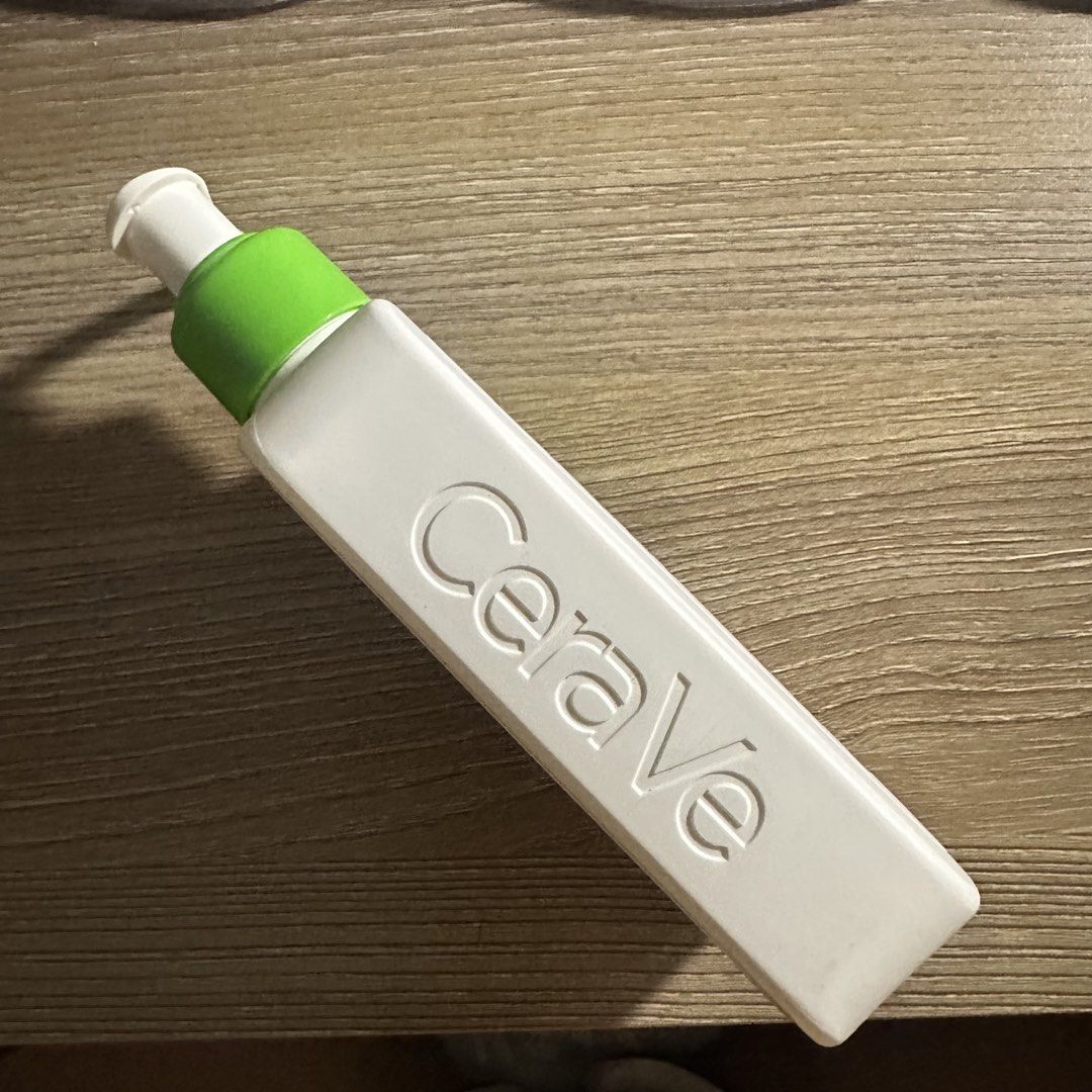 CeraVe Hydrating Cleanser 8 fl oz / 236 ml (Category: Face Care) located in Navotas City. Submitted by notishi (Listing ID 1468311399, Image 3). Description: - Authentic - Used only 3 half pumps - Almost like new, halos walang bawas - Rfs: Didn’t work on me.