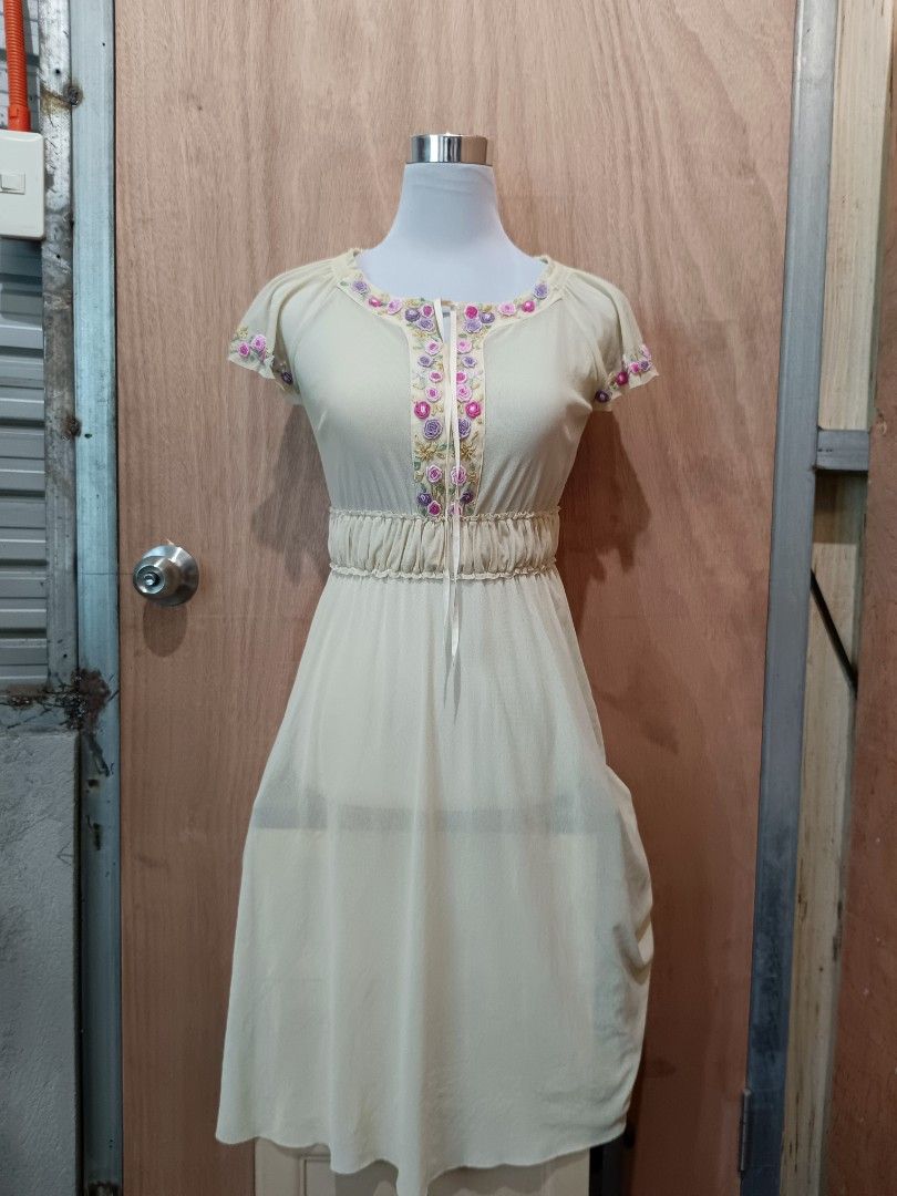 Chamber floral mesh dress (Category: Dresses) located in Davao. Submitted by mln-boutique (Listing ID 1468499876, Image 2). Description: size - M - L stretchy good condition mesh.