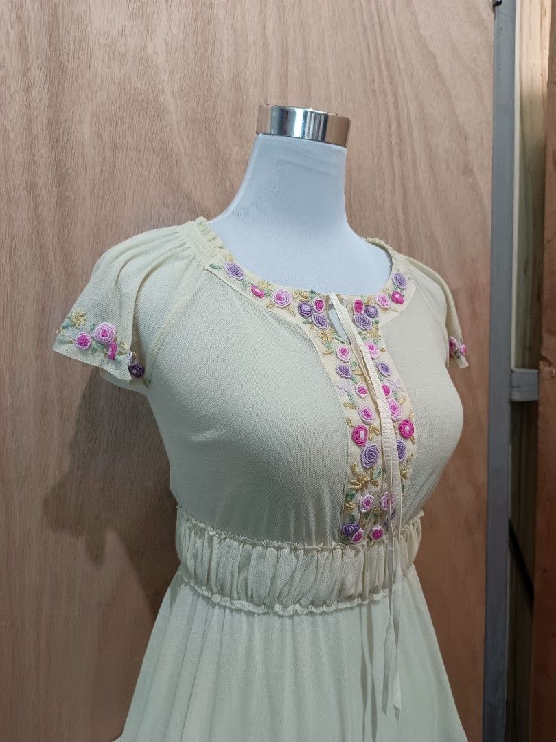 Chamber floral mesh dress (Category: Dresses) located in Davao. Submitted by mln-boutique (Listing ID 1468499876, Image 3). Description: size - M - L stretchy good condition mesh.