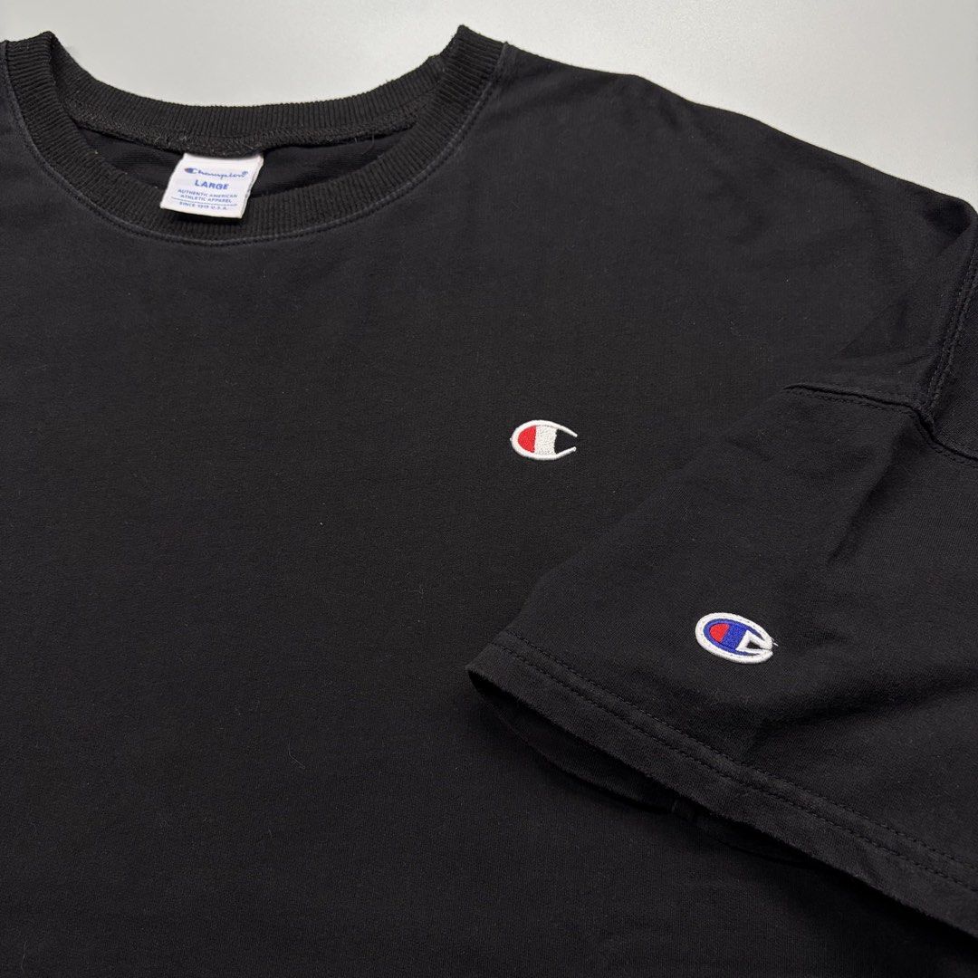 Champion Logo Backscript (Category: Activewear) located in Cavite. Submitted by onebeancent (Listing ID 1468479734, Image 3). Description: Size: Large to XL (Boxy Fit) Dimension: 24" Width | 26" Length Color: Black Color Rate: 10/10 Issue: None Condition: Almost New‼️ Price: 550php Additional Shipping Fee (J&T Small Pouch) 75php Luzon 100php visayas 120php mindanao.