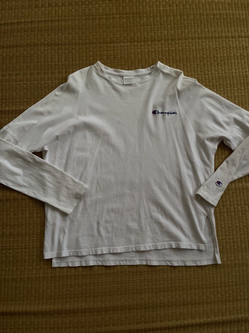 Champion Longsleeve (Category: Coats, Jackets and Outerwear) located in Angeles City. Submitted by minsuee (Listing ID 1468376540, Image 2). Description: Large ( 21.5 x 24.5 ) .