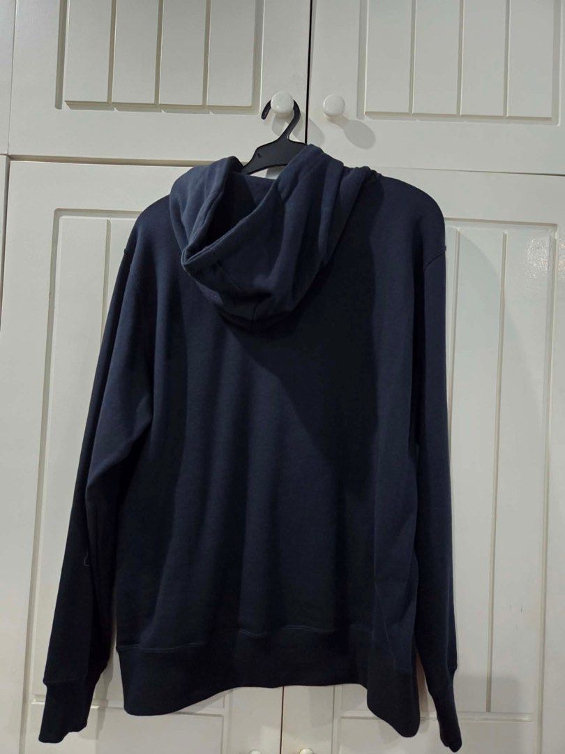 Champion Navy Blue Script Logo Hoodie (Category: Coats, Jackets and Outerwear) located in Muntinlupa City. Submitted by booterin0 (Listing ID 1468356836, Image 2). Description: Authentic Champion logo navy blue hoodie Size: XL (men’s) Condition: brand new; never used. Price: ₱1,490 (negotiable + can bundle with other items) RFS: decluttering Payment via GCash or bank transfer. Delivery shouldered by buyer 💌 Message me if interested!.