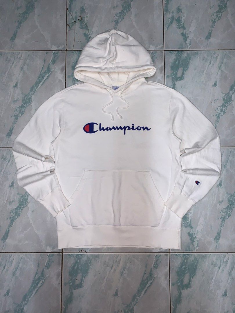 Champion pullover hoodie (Category: Hoodies) located in Pasig City. Submitted by thriftnflip1600 (Listing ID 1468462384, Image 1). Description: L on tag Width: 20.5” Length: 26” Color rate: 9/10 Condition: 9/10 No issues.