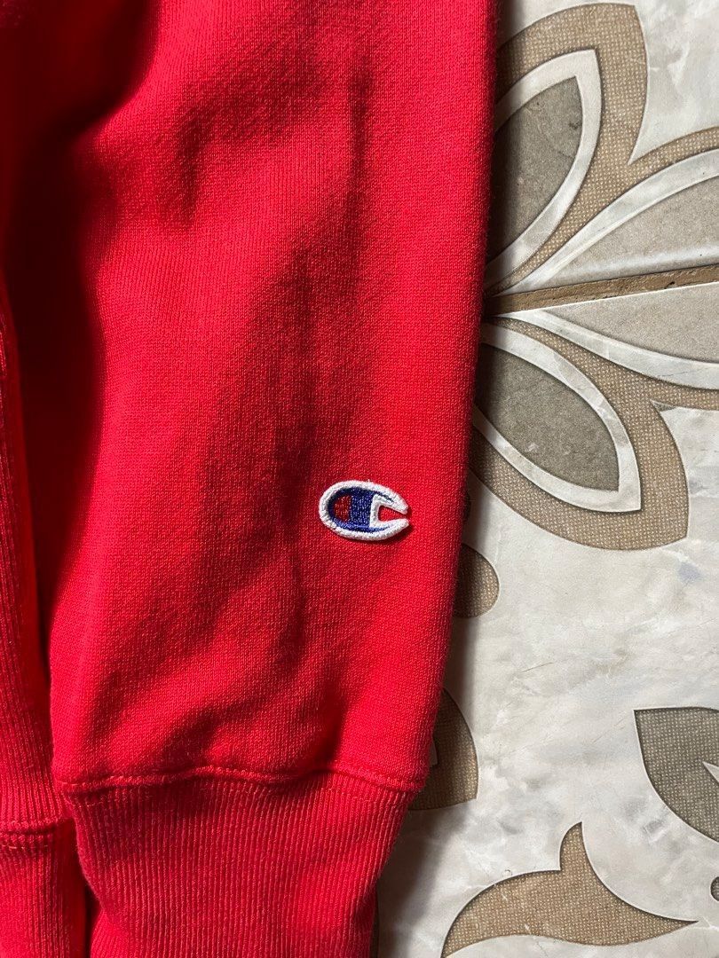 Champion Reverse Weave Hoodie Red (Category: Hoodies) located in Caloocan City. Submitted by renowear (Listing ID 1468287765, Image 3). Description: Champion Reverse Weave Hoodie Red Excellent Condition Color Rate: 9.5/10 Issue: Dumi Measurements • Width: 20 • Length: 28 Price: 650 obo DM IF INTERESTED📥.