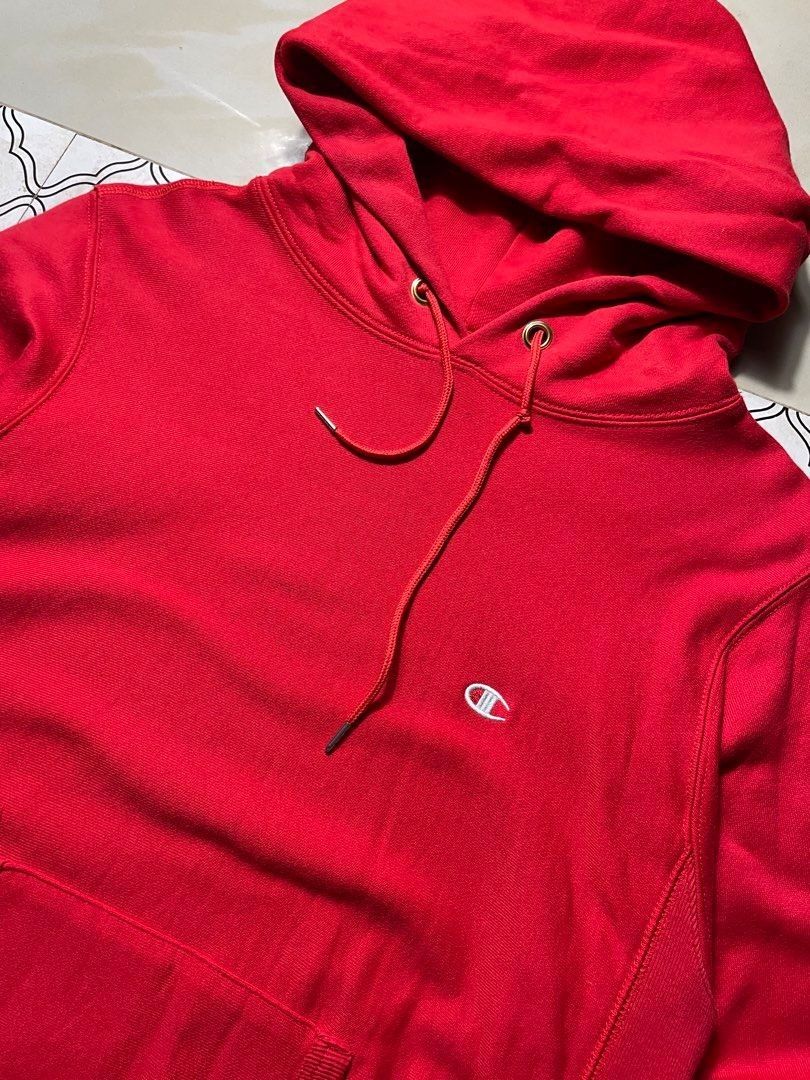Champion Reverse Weave Hoodie Red (Category: Hoodies) located in Caloocan City. Submitted by renowear (Listing ID 1468287765, Image 2). Description: Champion Reverse Weave Hoodie Red Excellent Condition Color Rate: 9.5/10 Issue: Dumi Measurements • Width: 20 • Length: 28 Price: 650 obo DM IF INTERESTED📥.
