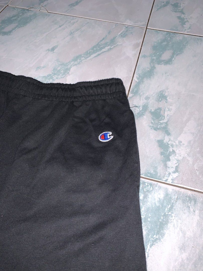 Champion reverse weave sweat short (Category: Shorts) located in Pasig City. Submitted by thriftnflip1600 (Listing ID 1468463472, Image 3). Description: XL on tag Width: 15.5” Length: 20.5” Leg opening: 11.5” Color rate: 9+/10 Condition: 9+/10 No issue/s.