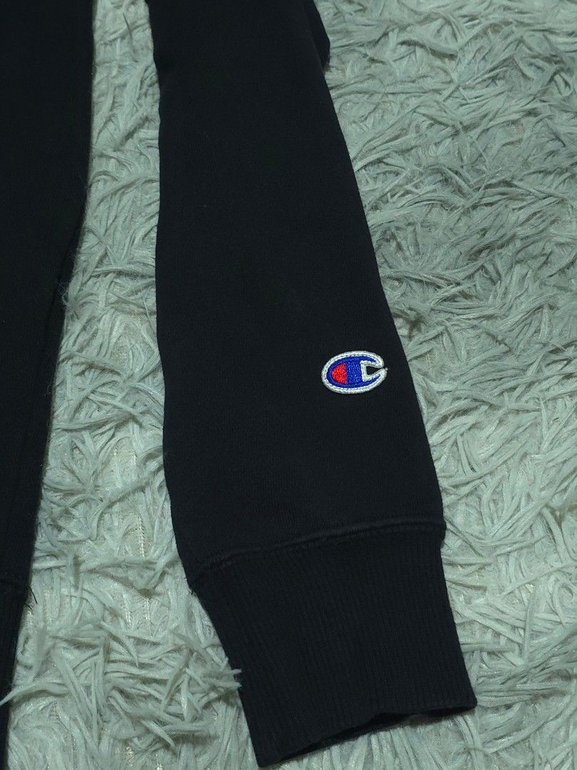 Champion Spellout Black Pullover (Category: Tshirts & Polo Shirts ) located in Abulug. Submitted by humanwhosellthings (Listing ID 1468445697, Image 3). Description: ✅️Size Medium ✅️20W x 24L ✅️Like New Condition ✅️No issue.