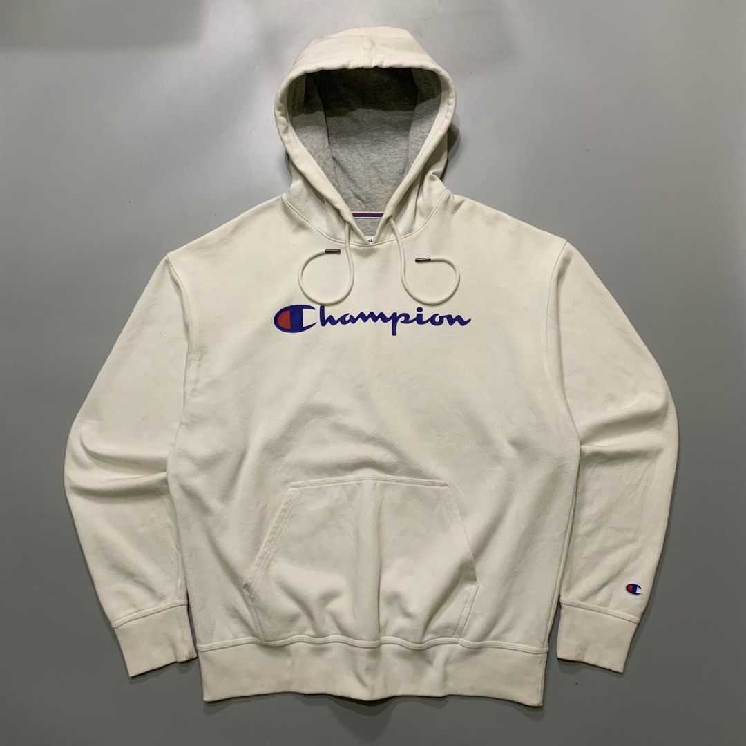 CHAMPION SCRIPT PULLOVER HOODIE (Category: Coats, Jackets and Outerwear) located in Puerto Princesa. Submitted by kelvinfabr75674 (Listing ID 1468396950, Image 1). Description: Size L 24 width 27.5 length NO ISSUE needwash EXCELLENT CONDITION Color rate 10📌.