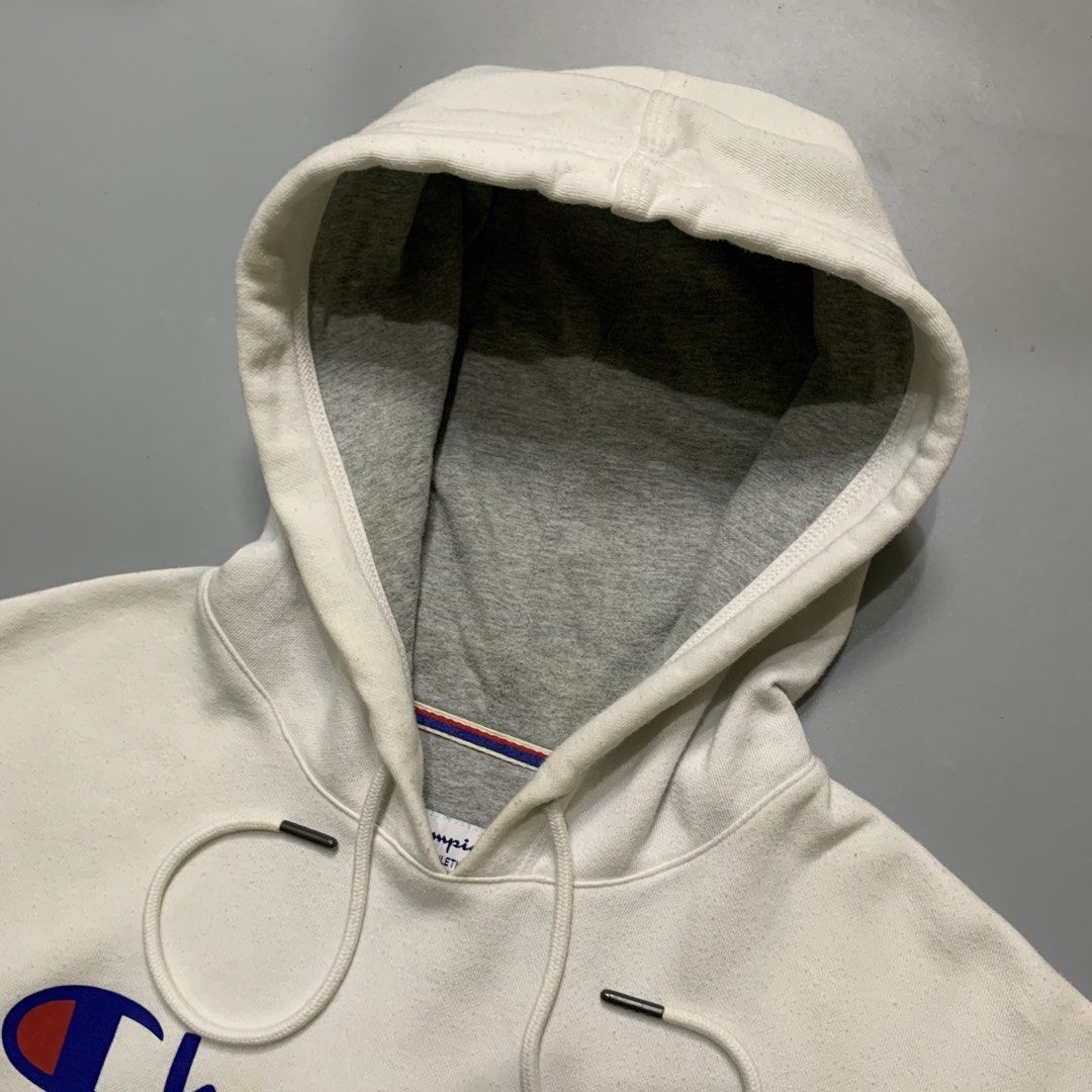 CHAMPION SCRIPT PULLOVER HOODIE (Category: Coats, Jackets and Outerwear) located in Puerto Princesa. Submitted by kelvinfabr75674 (Listing ID 1468396950, Image 2). Description: Size L 24 width 27.5 length NO ISSUE needwash EXCELLENT CONDITION Color rate 10📌.
