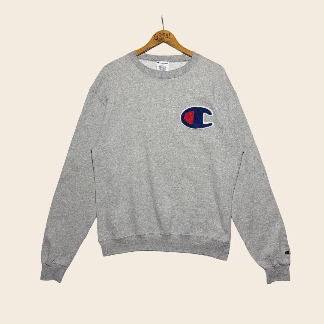 Champion Sweater (Category: Hoodies) located in Palompon. Submitted by paulrojas13 (Listing ID 1468298468, Image 1). Description: Size: Medium (on tag), fits Large Dimensions: 22 x 28 Condition: As New Color Rate: 9.9/10 Issue: None .