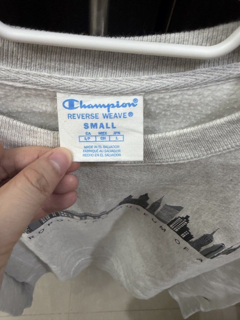 Champion Sweater (Category: Coats, Jackets and Outerwear) located in Mandaluyong City. Submitted by mry.mry (Listing ID 1468272609, Image 2). Description: .