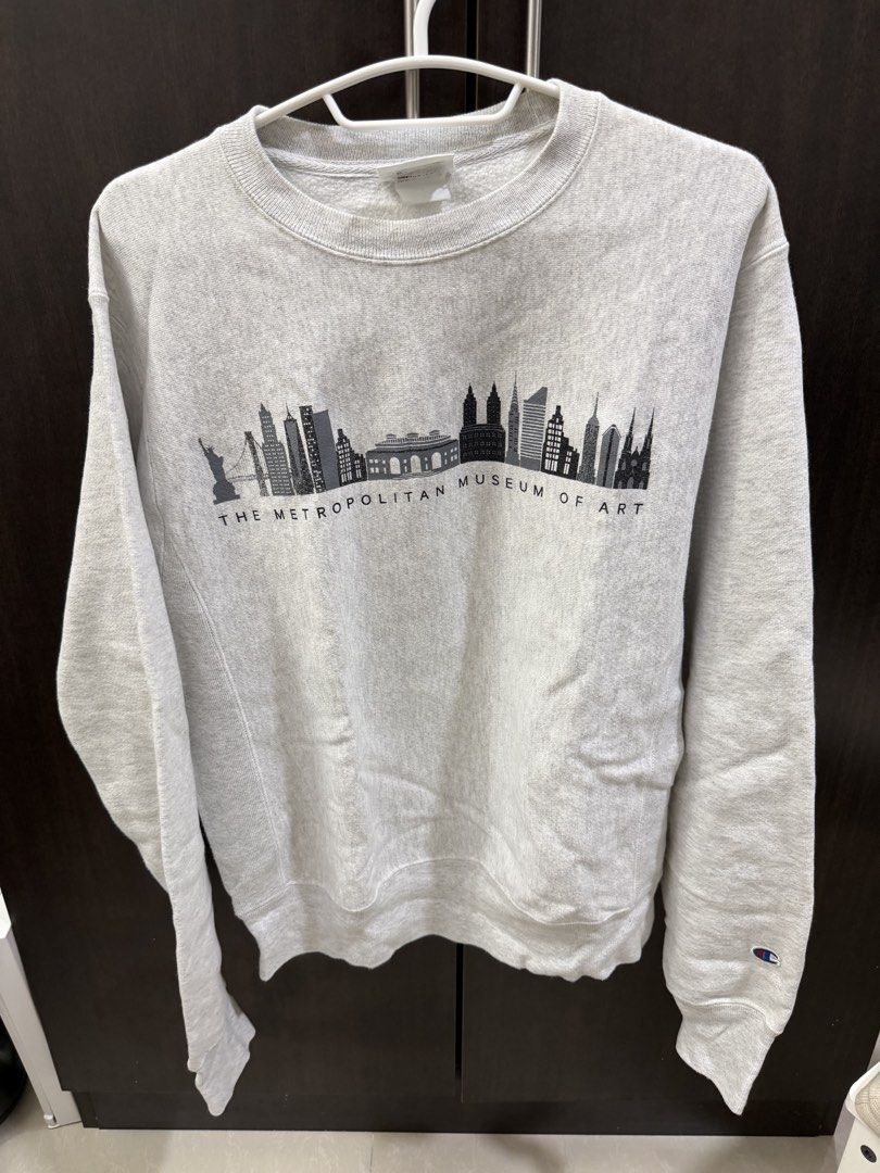 Champion Sweater (Category: Coats, Jackets and Outerwear) located in Mandaluyong City. Submitted by mry.mry (Listing ID 1468272609, Image 1). Description: .