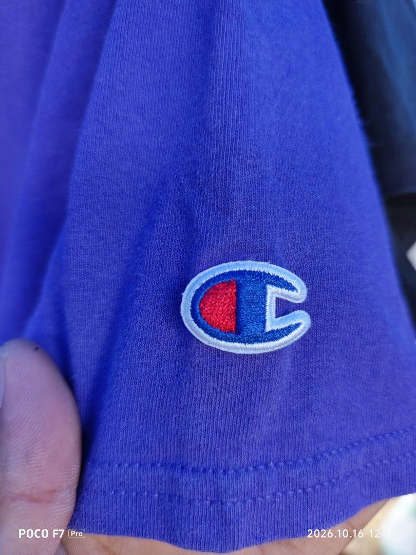 Champion Tshirt (Category: Activewear) located in Mexico. Submitted by josephnuqui1980 (Listing ID 1468318815, Image 3). Description: Champion Tshirt 180 each Large Size 22Wx30L No sunfade No issue 9/10 color rate.