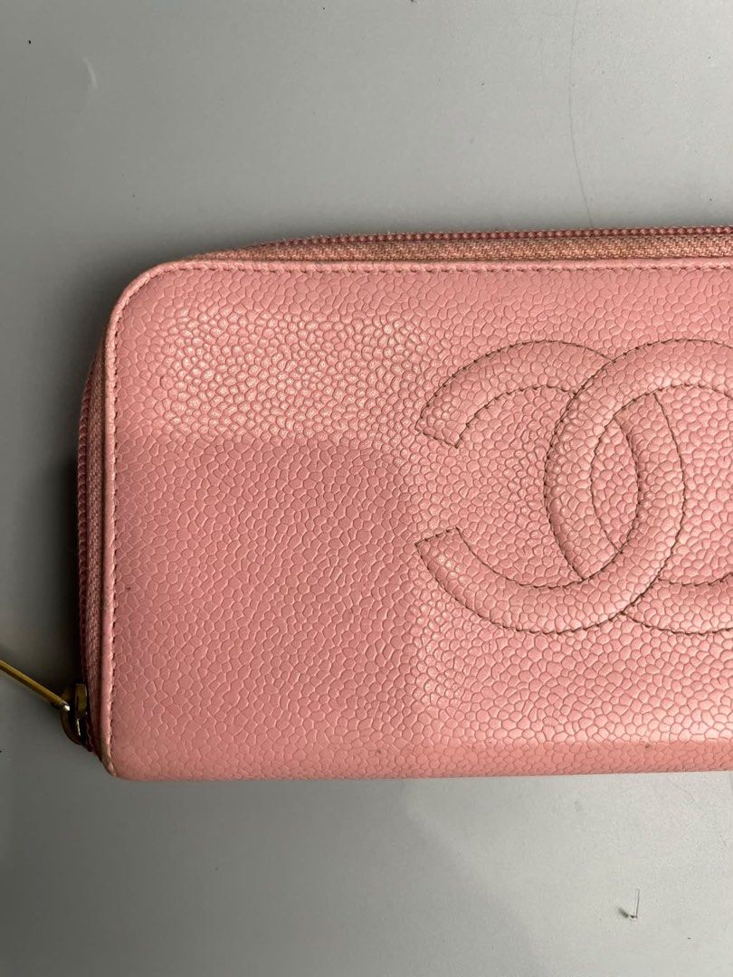 Chanel - Interlocking CC Caviar - Long Wallet (Category: Luxury Bags & Wallets) located in San Pablo. Submitted by hiddenrygn (Listing ID 1468437410, Image 3). Description: Chanel - Interlocking CC Caviar - Long Wallet Rank AB Minor signs of usage Scratches on corners Still in excellent condition Authentic DM!.