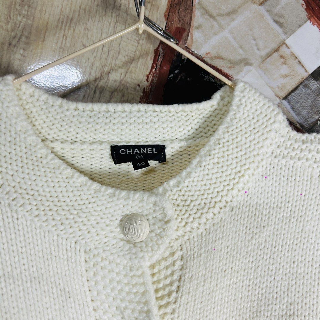 Chanel knit jacket (Category: Luxury Apparel) located in Baguio. Submitted by kckc_luxury (Listing ID 1468403898, Image 3). Description: 🌸 TINY PINK SPOTS ARE LENS DAMAGE, NOT CLOTH STAINS ————————— ❗️KINDLY READ BEFORE MAKING AN OFFER❗️ LISTING DETAILS size:M-L width x length (inches):25x15 condition: EXCELLENT --- MOP: Gcash / BPI MOD: J&T / JRS LOCATION: Baguio City --- NOTE: • Manage your expectations • Photos did not go under any edit but c