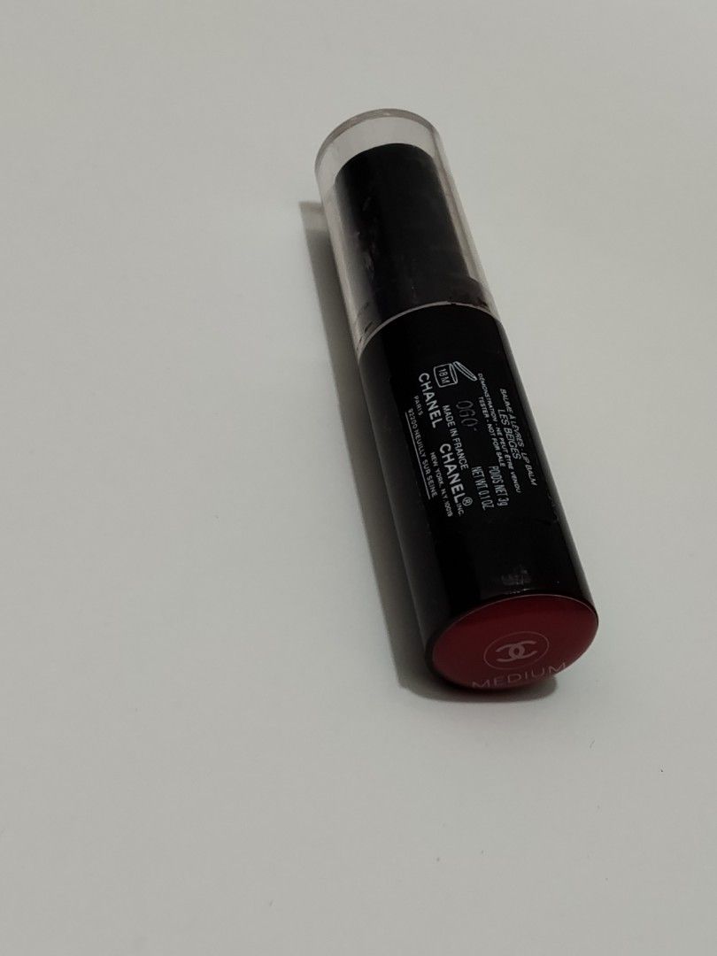 Chanel Les Beiges Lip Balm Medium 090 (Category: Makeup) located in Quezon City. Submitted by its.leen (Listing ID 1468418072, Image 1). Description: - Brand: Chanel Les Beiges Healthy Glow Lip Balm - Shade: 090 Medium (everyday neutral red tint) - Size: 3g net weight - Origin: Made in France - Finish: Smooth, hydrating balm finish.